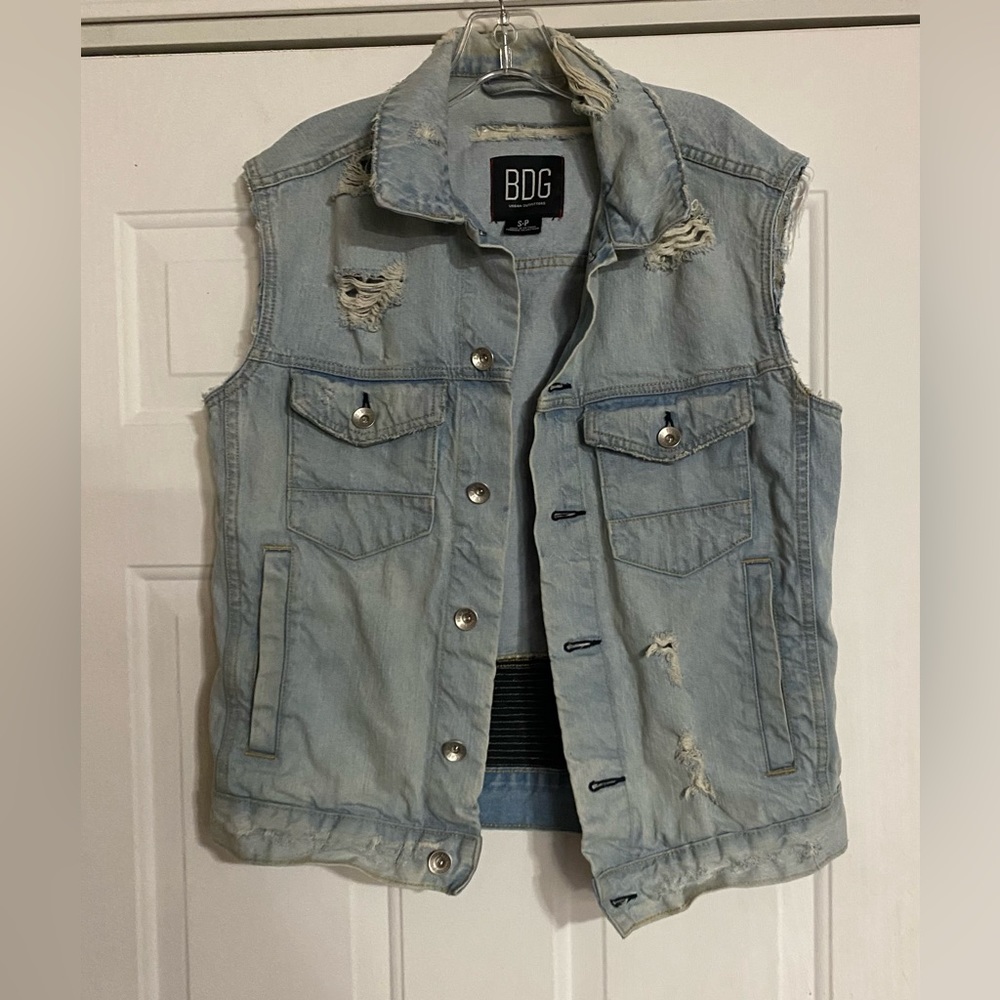 BDG Sleeveless denim jacket Classic is a size Small P.